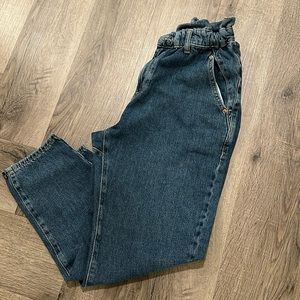 High waisted Zara jeans ! Cutest Jeans !!! Got bigger size and forgot to return.